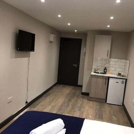 ヒースローBedfont Houseアパートメント エクステリア 写真