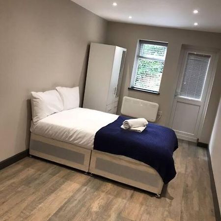 ヒースローBedfont Houseアパートメント エクステリア 写真
