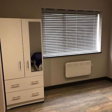 ヒースローBedfont Houseアパートメント エクステリア 写真